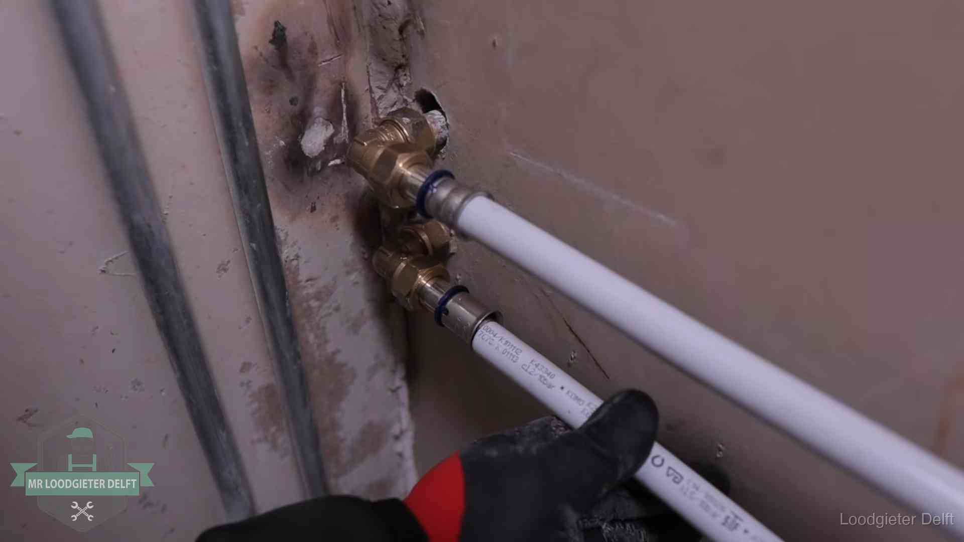 Kwaliteitsnormen voor loodgieterswerk in Delft Meerlagenbuizen met keurmerk en rvs persfittingen op muuraansluitingen in Delft
